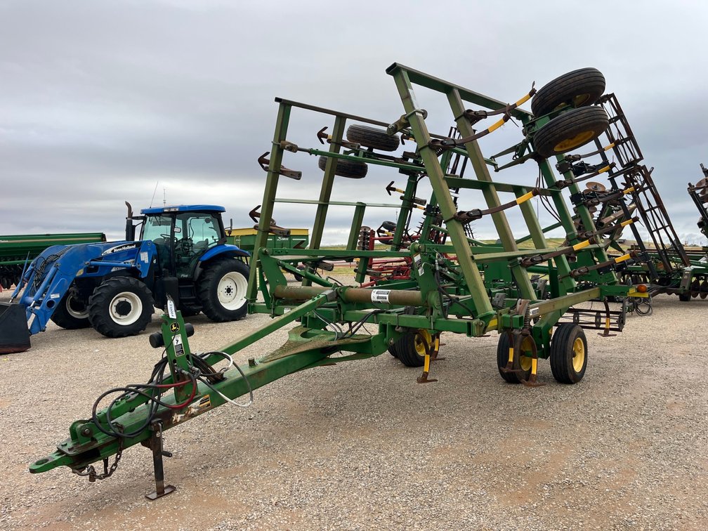 2006 John Deere 2210