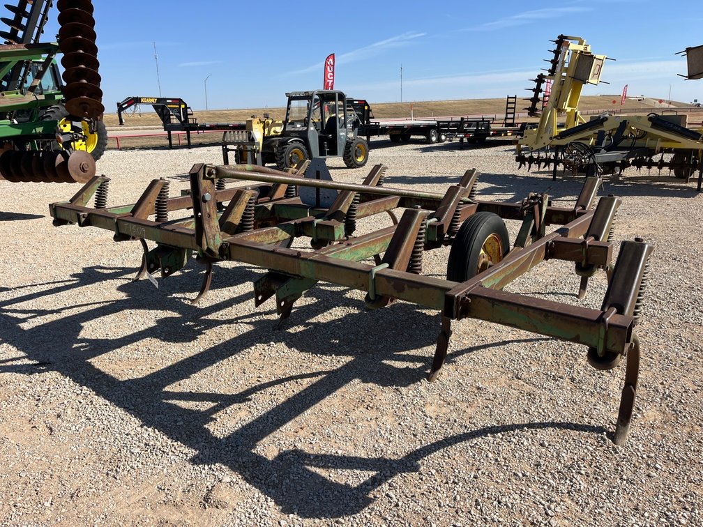 John Deere Chisel Plow