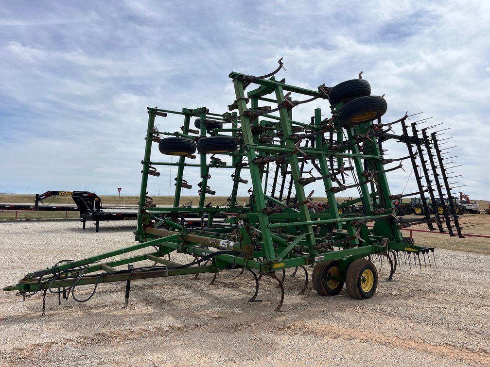 2005 John Deere 2210 Cultivator
