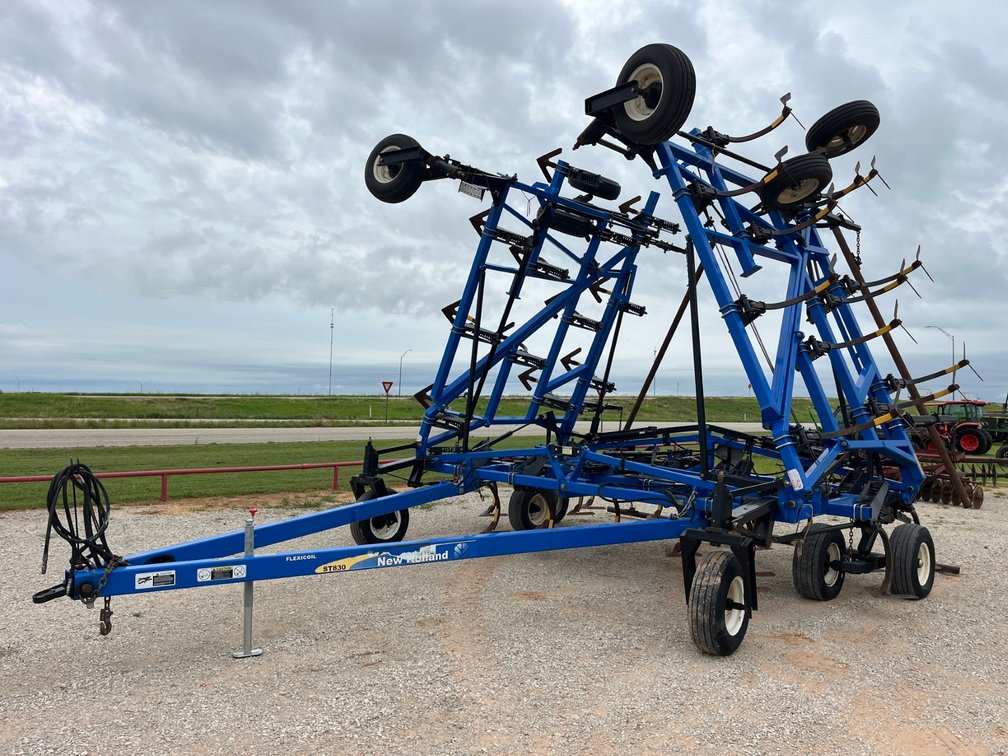 2015 New Holland ST830 Chisel