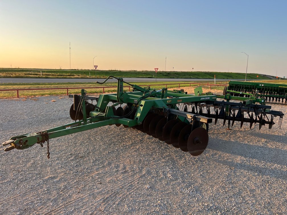 2001 John Deere 637 Disk