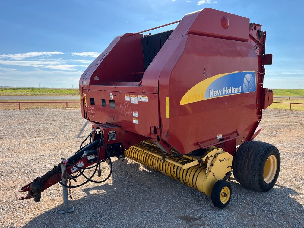 New Holland BR7090 Baler