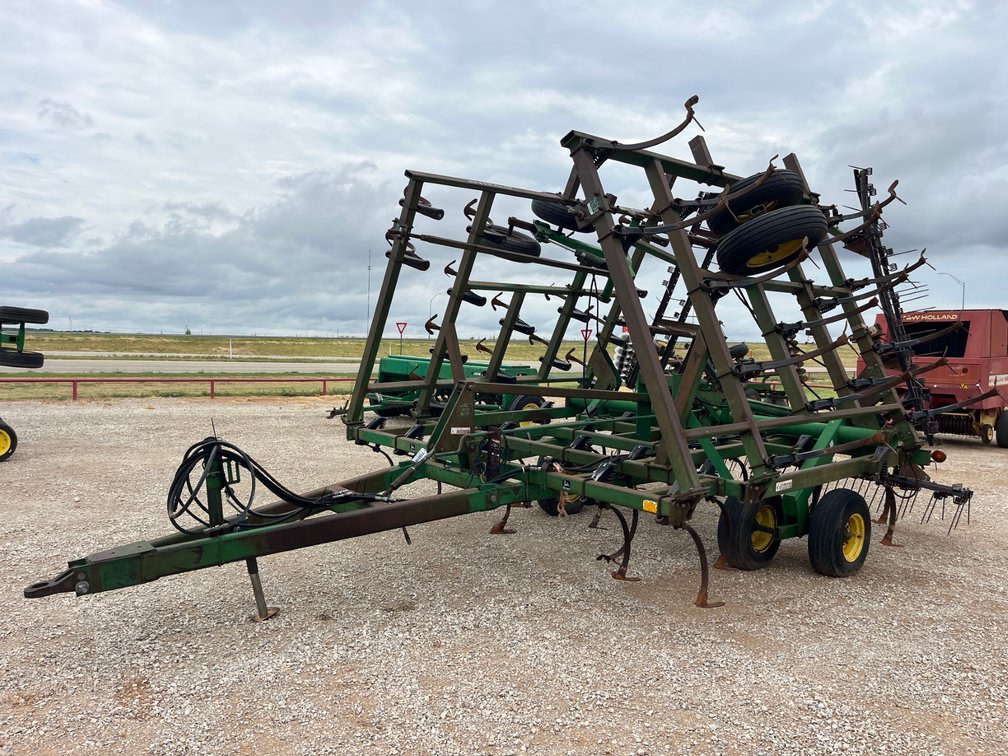 1994 John Deere 980 Cultivator