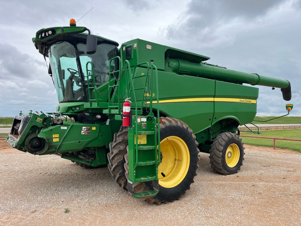2011 John Deere S670