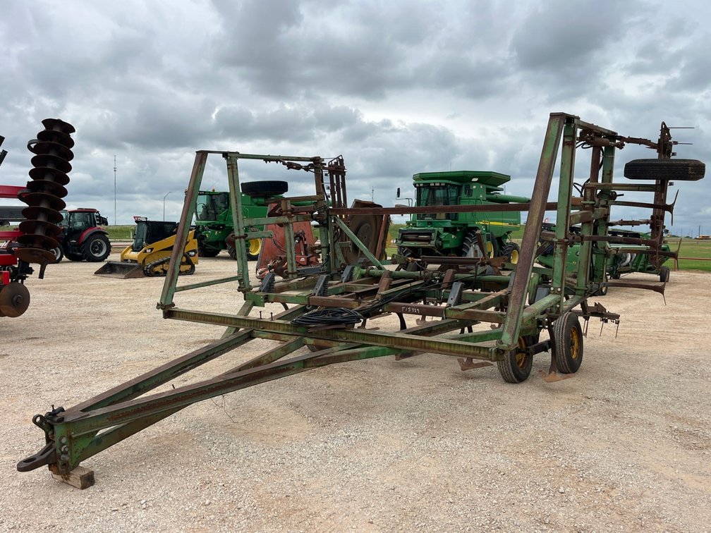 John Deere 1600 Chisel