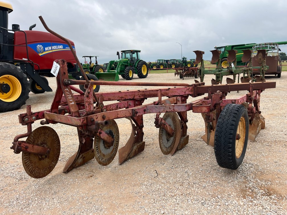 Massey Ferguson 82 Plow