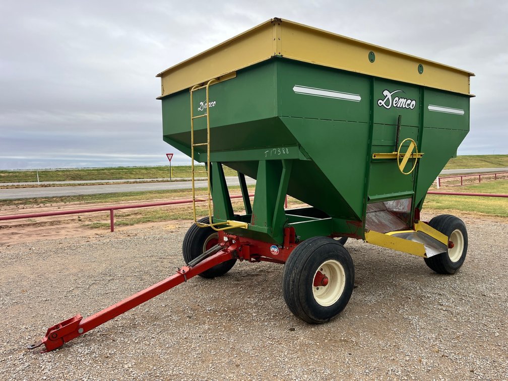 1989 Demco 250 Gravity Wagon