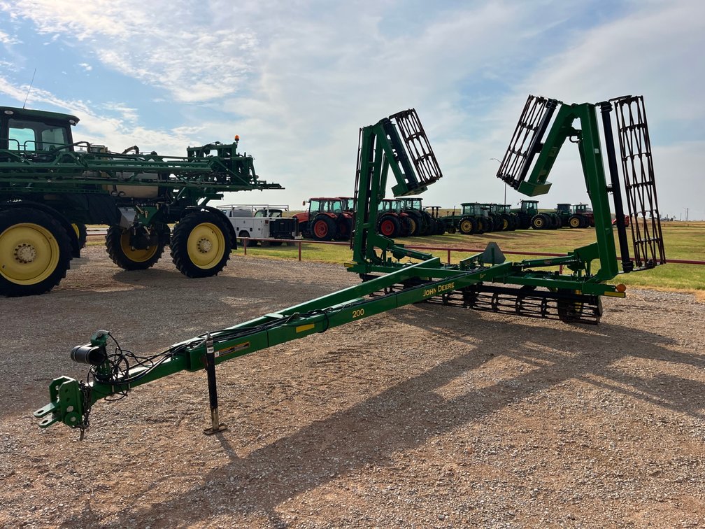 2017 John Deere 200 Crumbler