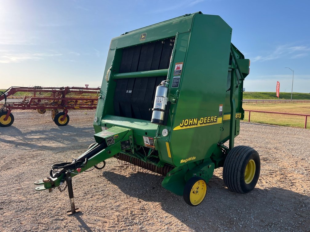 2001 John Deere 567 Baler
