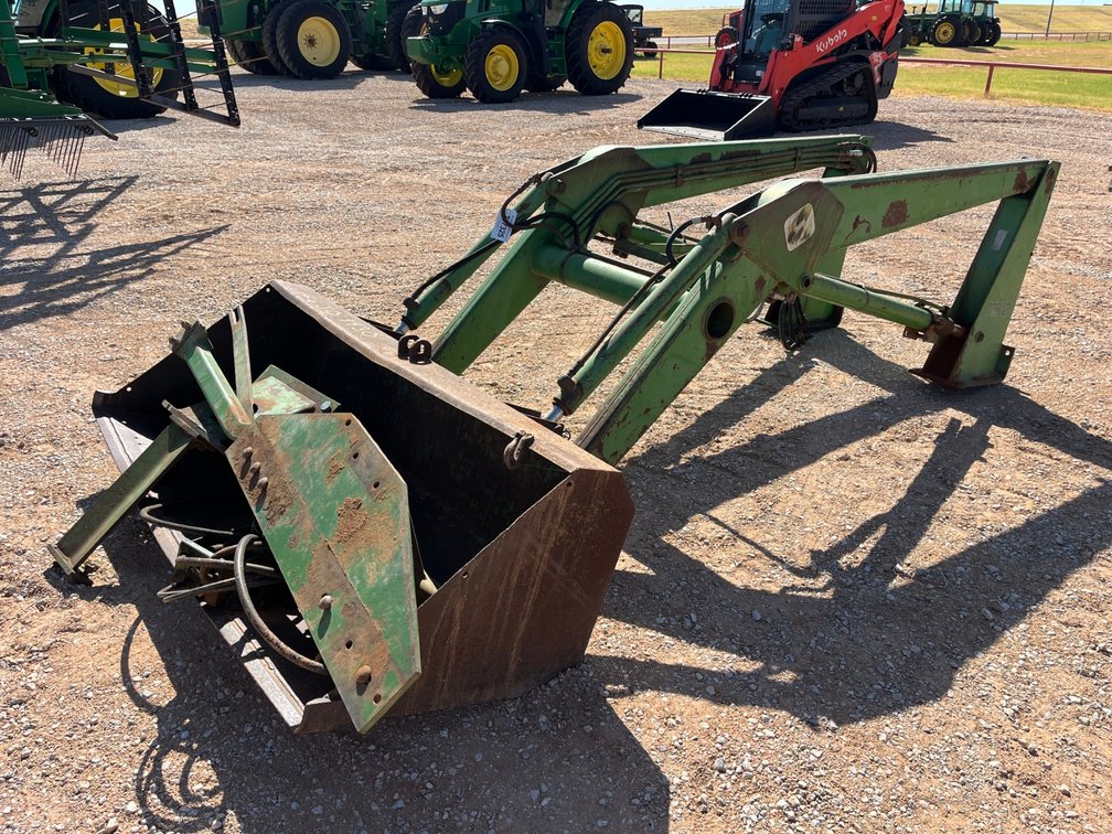 John Deere 158 Loader