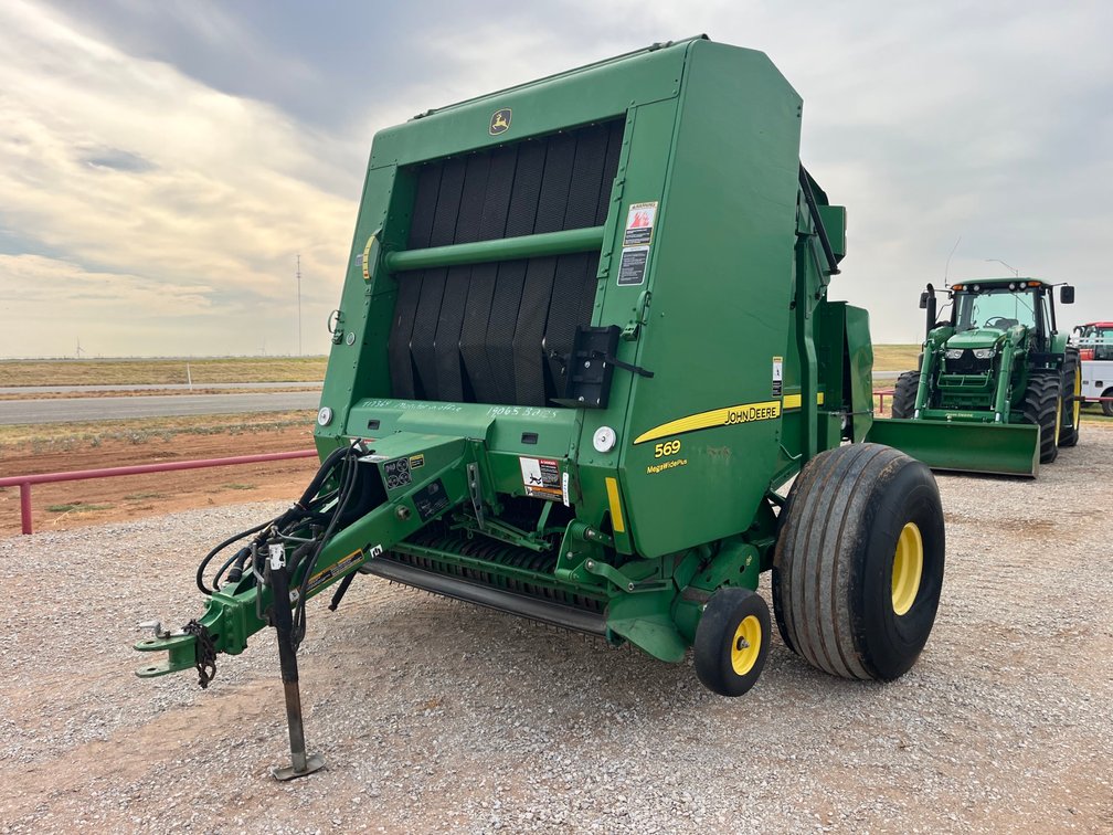 2015 John Deere 569 Baler