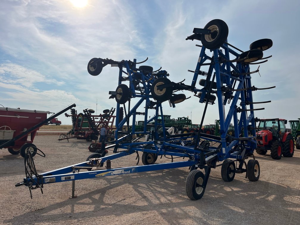 2013 New Holland ST830 Chisel