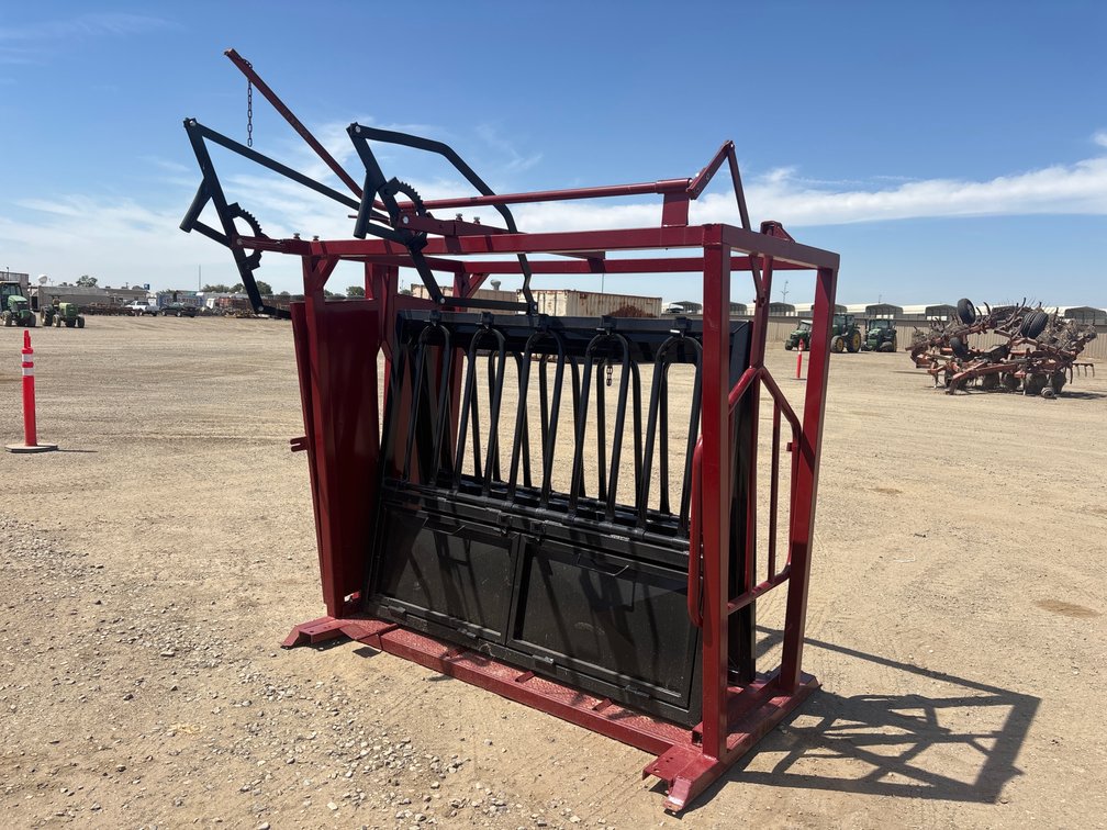 X-Star Cattle Squeeze Chute (Unused)