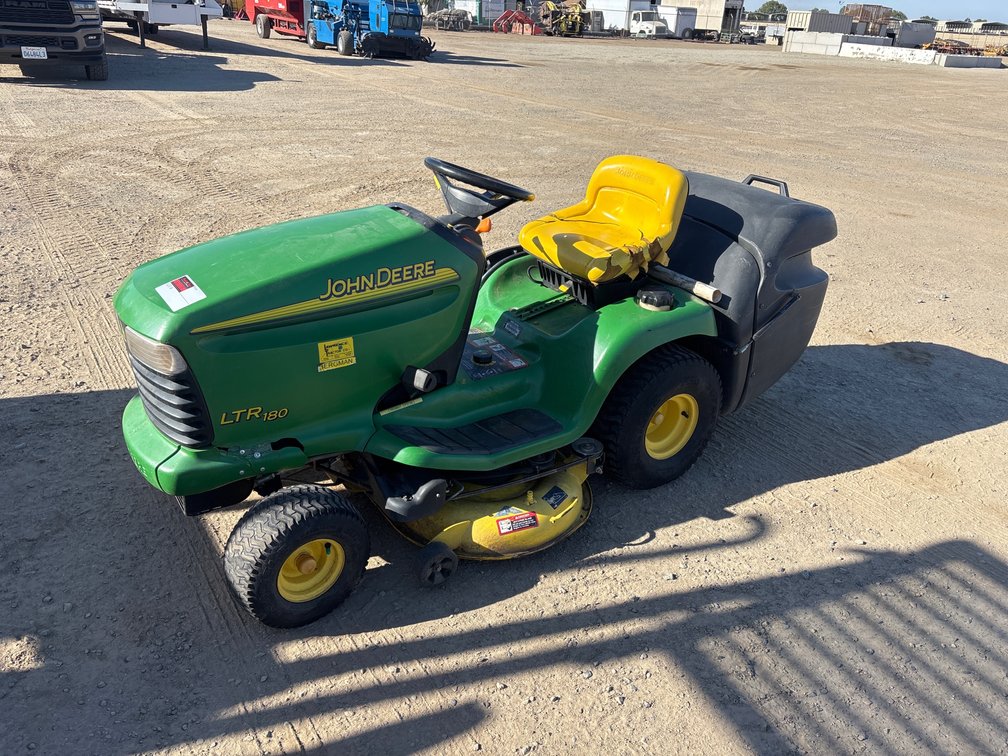 John Deere LTR180 Riding Lawnmower