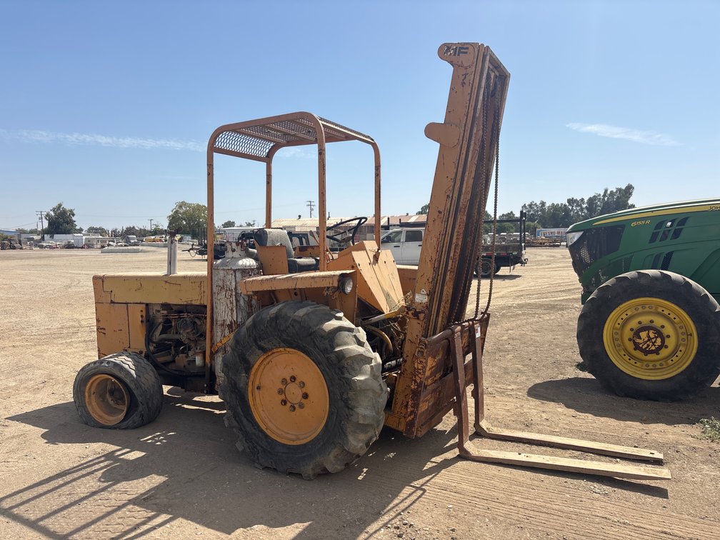 (Parts-Only) Massey Ferguson MF2200 Rough Terrain forklift