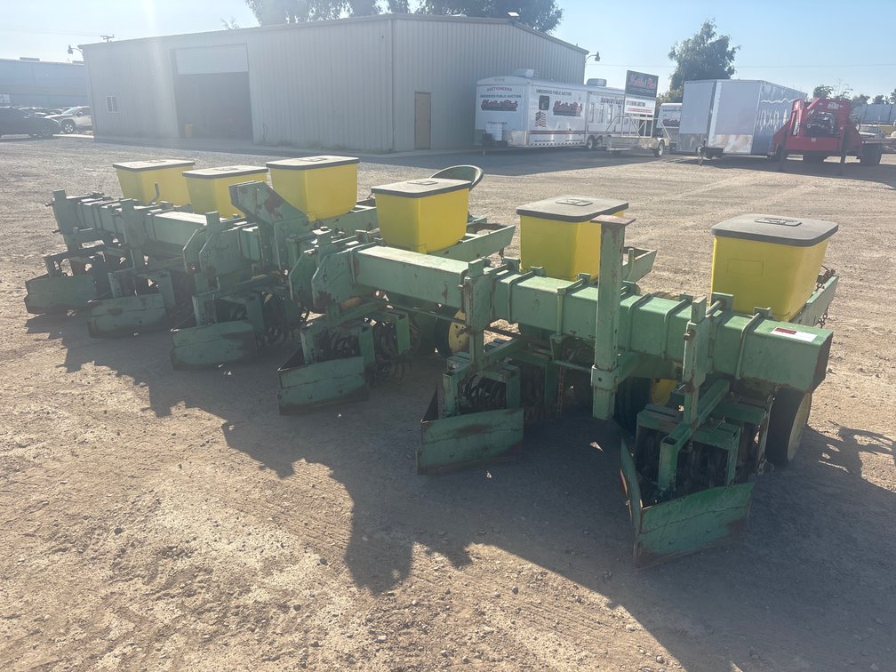 John Deere P7100 Planter