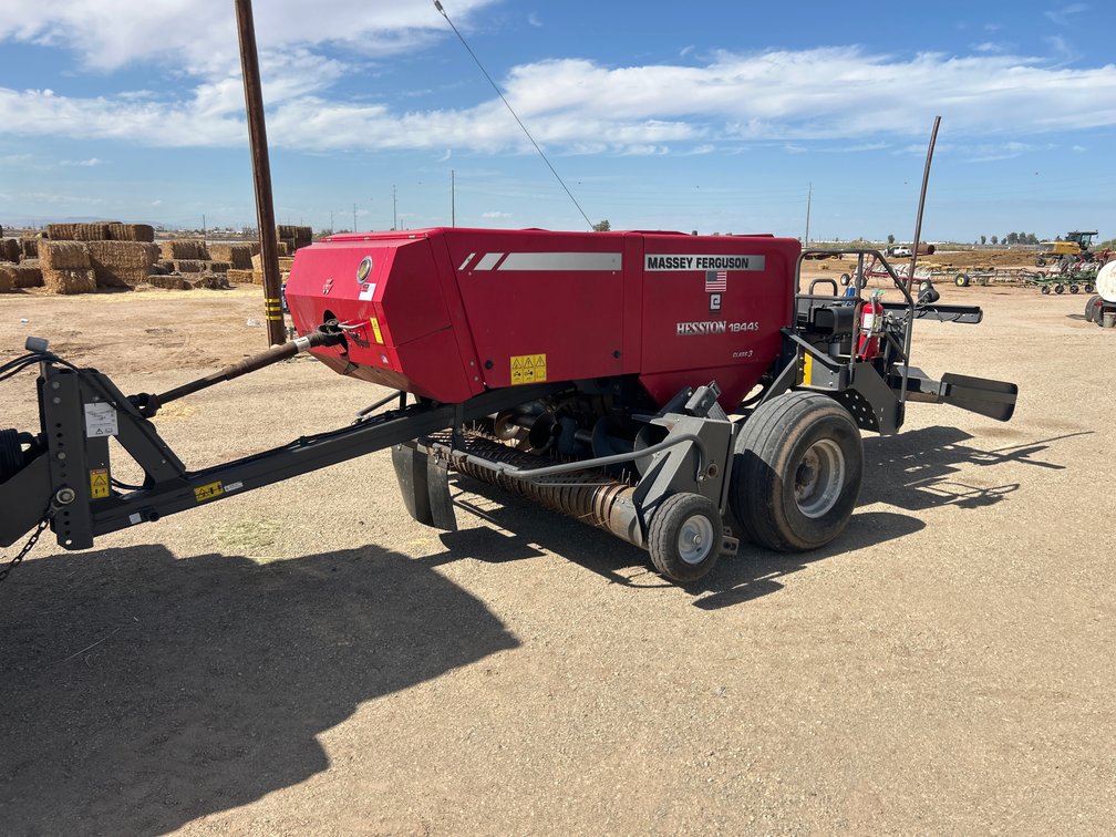 2022 Massey Ferguson MF1844S Center Feed Baler