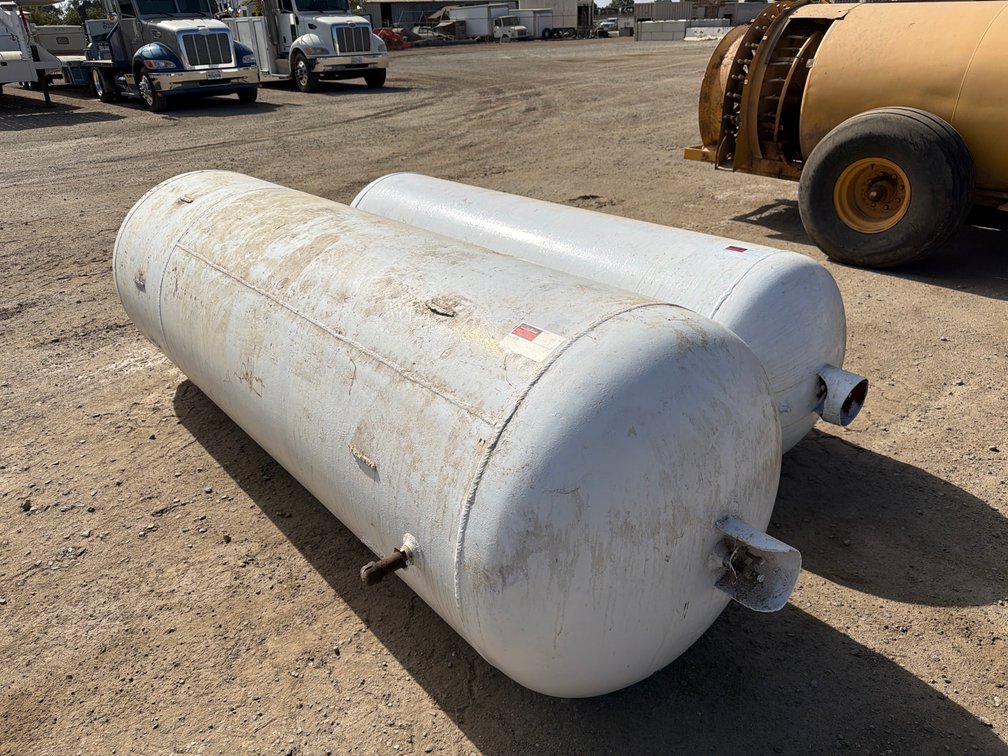 Quantity of 2 Tanks