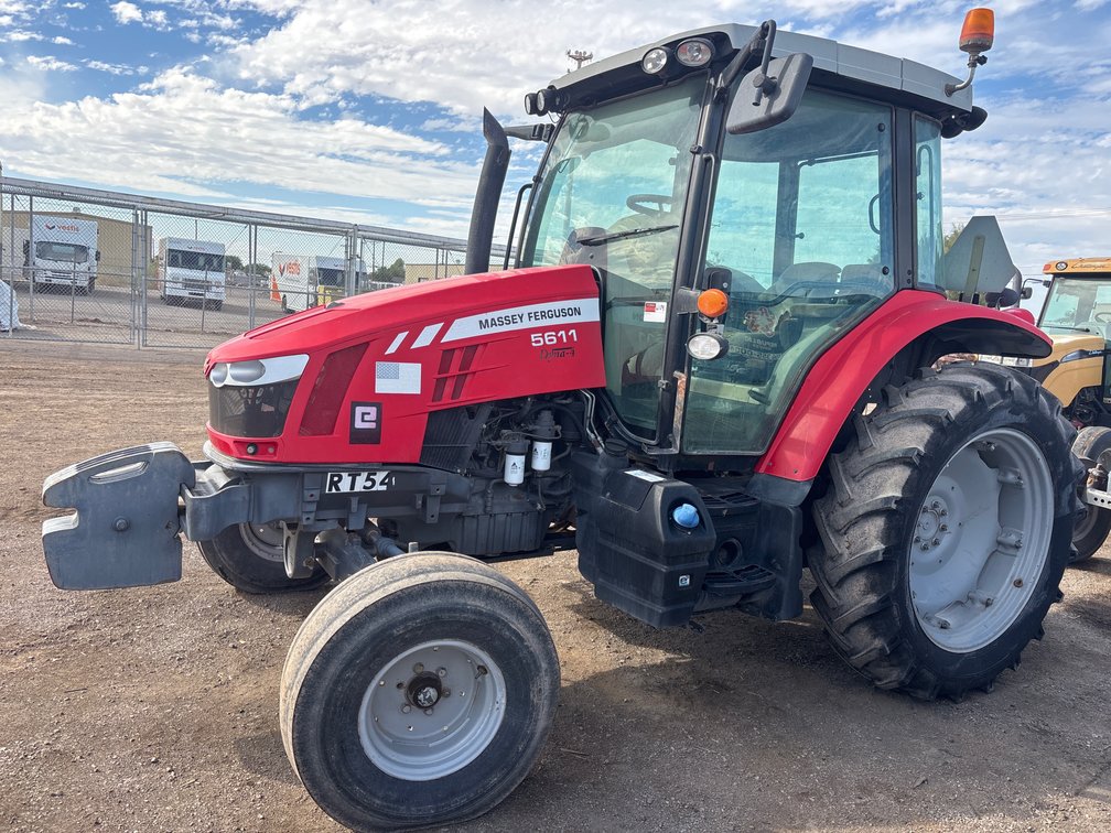 (Inoperable) 2014 Massey Ferguson 5611 2Wd Wheel Tractor