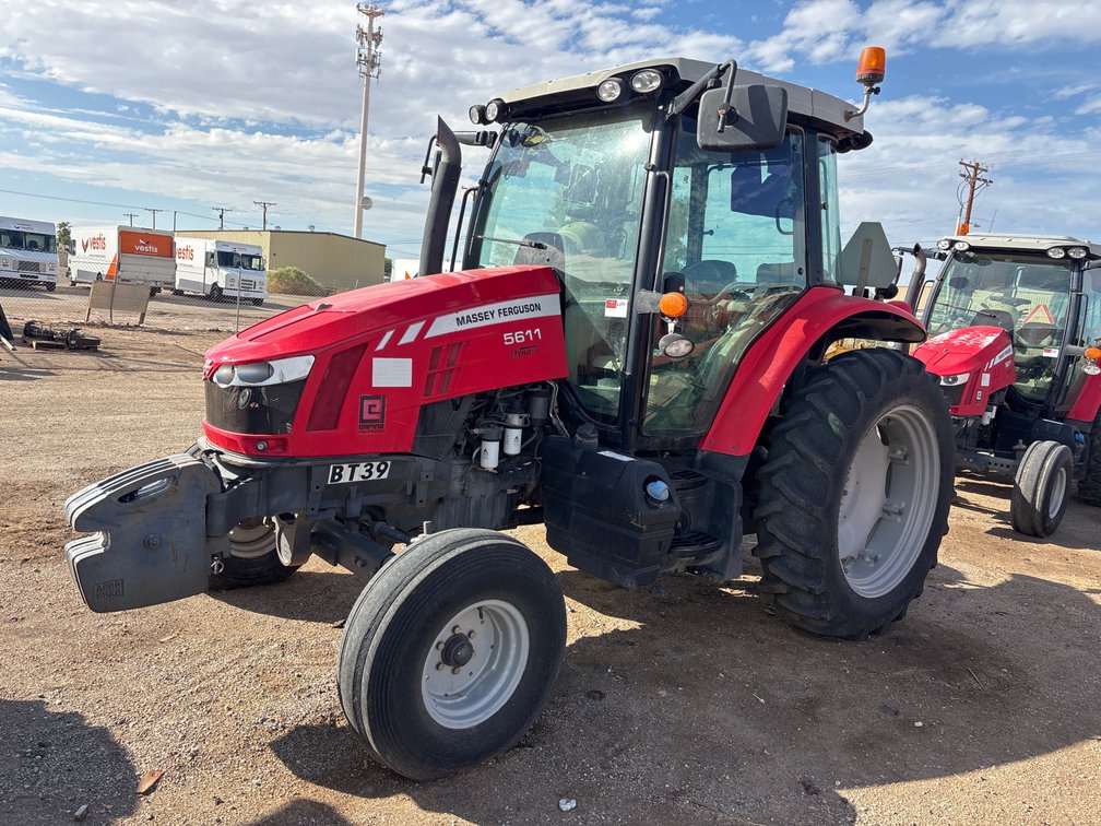 (Inoperable) 2014 Massey Ferguson 5611 2Wd Wheel Tractor