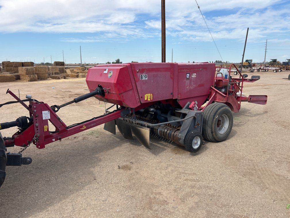 2014 Massey Ferguson MF1844S Center Feed Baler