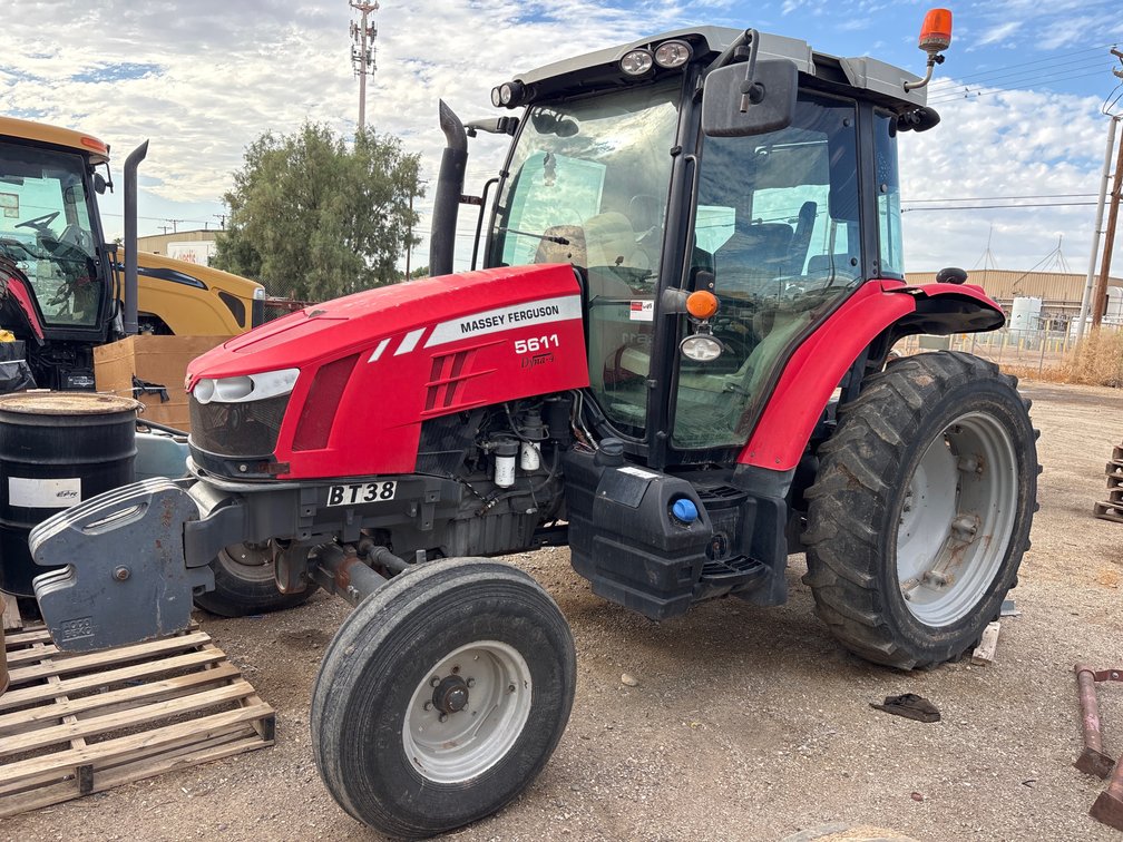 (Inoperable) 2014 Massey Ferguson 5611 2Wd Wheel Tractor