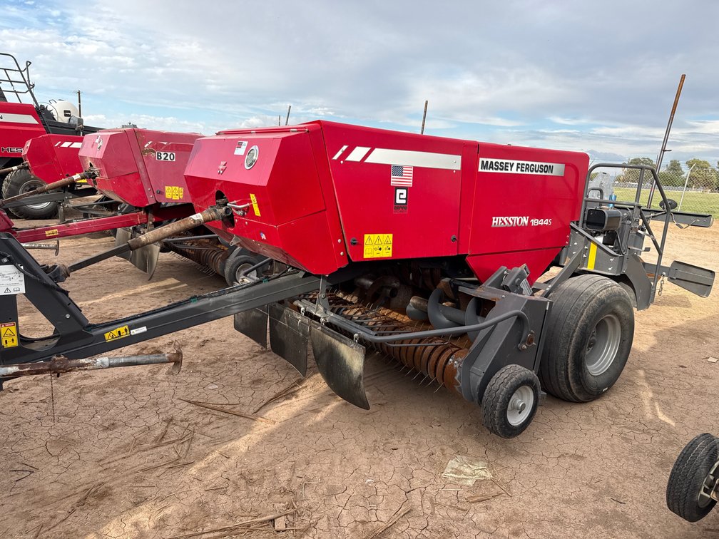 2022 Massey Ferguson MF1844S Center Feed Baler