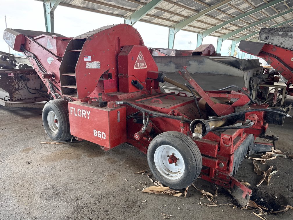 2015 Flory 860 Pull type Nut Harvester