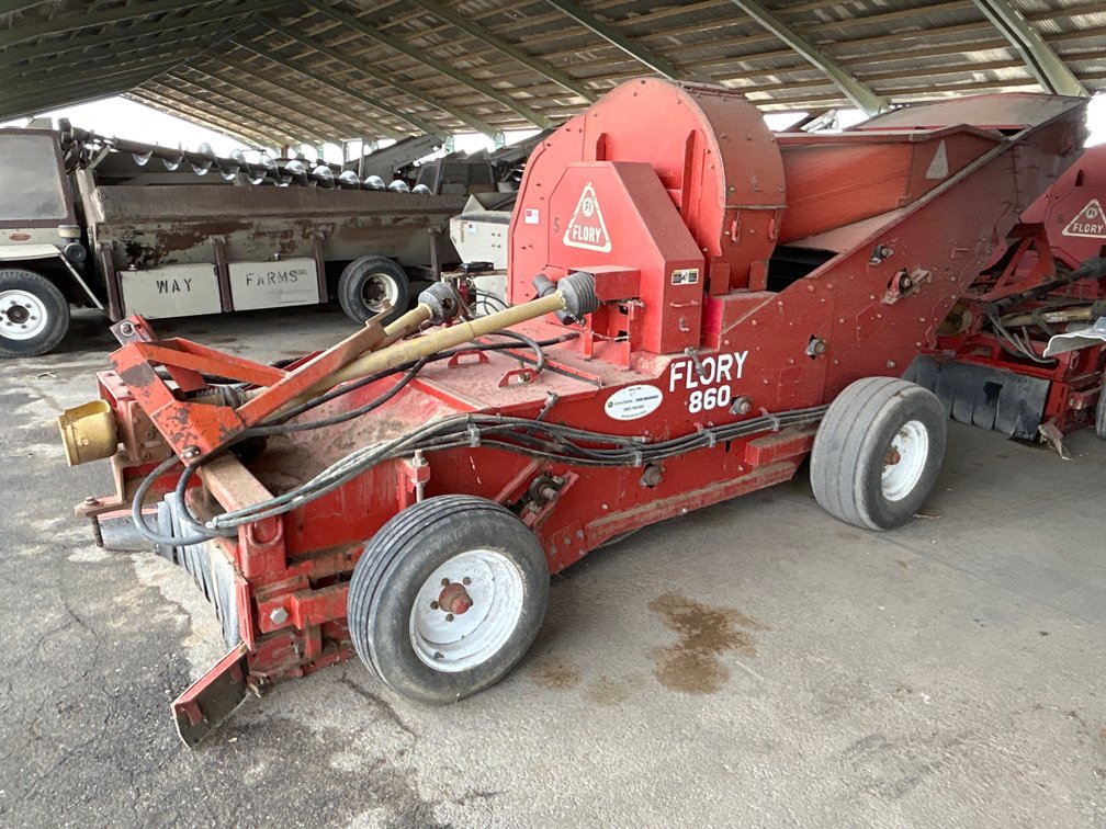 2015 Flory 860 Pull type Nut Harvester