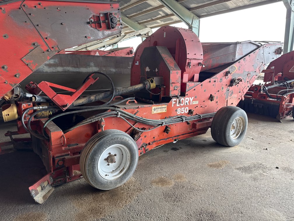 2008 Flory 850 Pull type Nut Harvester