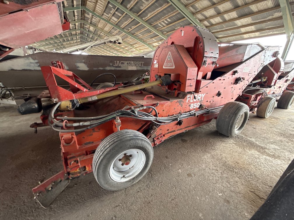 2008 Flory 850 Pull type Nut Harvester