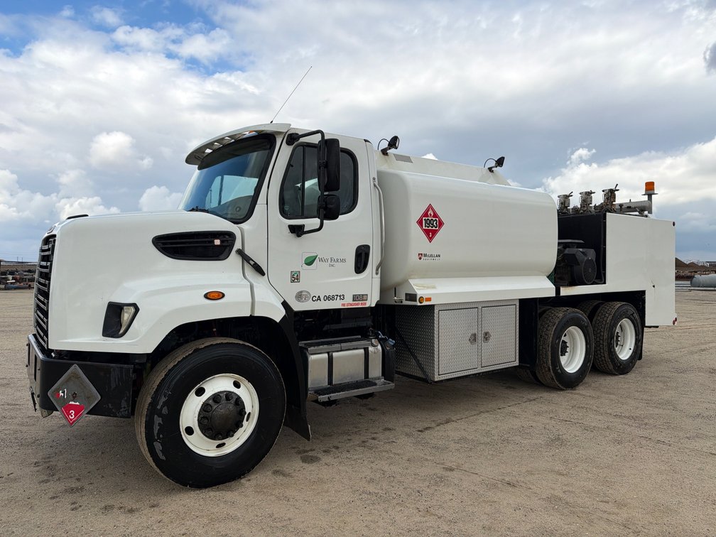 2014 Freightliner 108SD T/A Fuel & Lube Truck