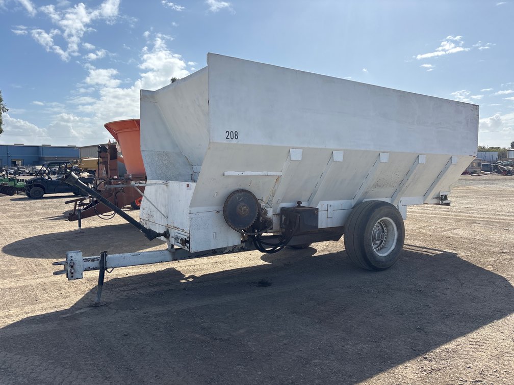 Custom Built S/A Freestall Filler